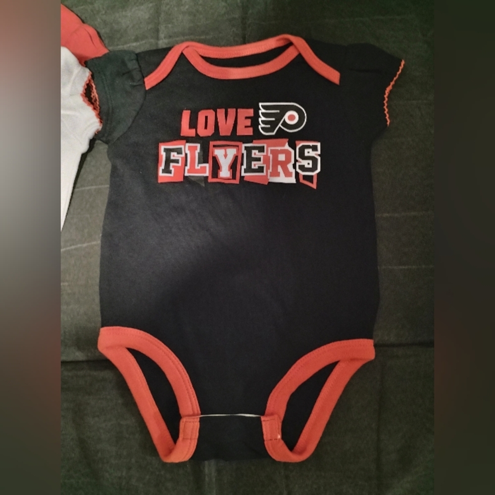 NHL Philadelphia Flyers Infant Onsie 3 Pack